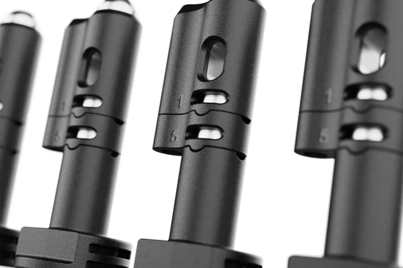 Quick-Release 17mm / 40mm Universal Mounting Pins for Maxtrax Recovery Boards