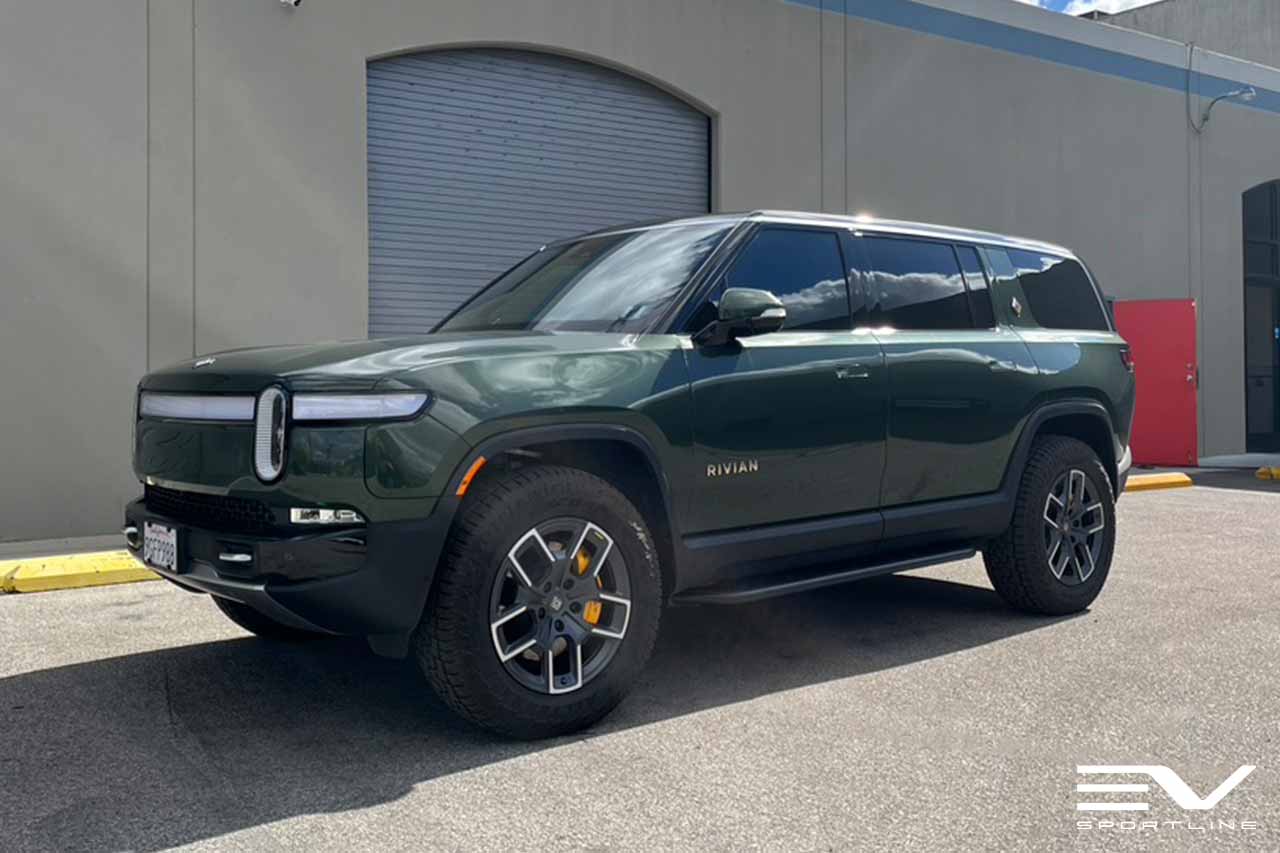 Forest Green Rivian R1S with Triple Square Running Boards