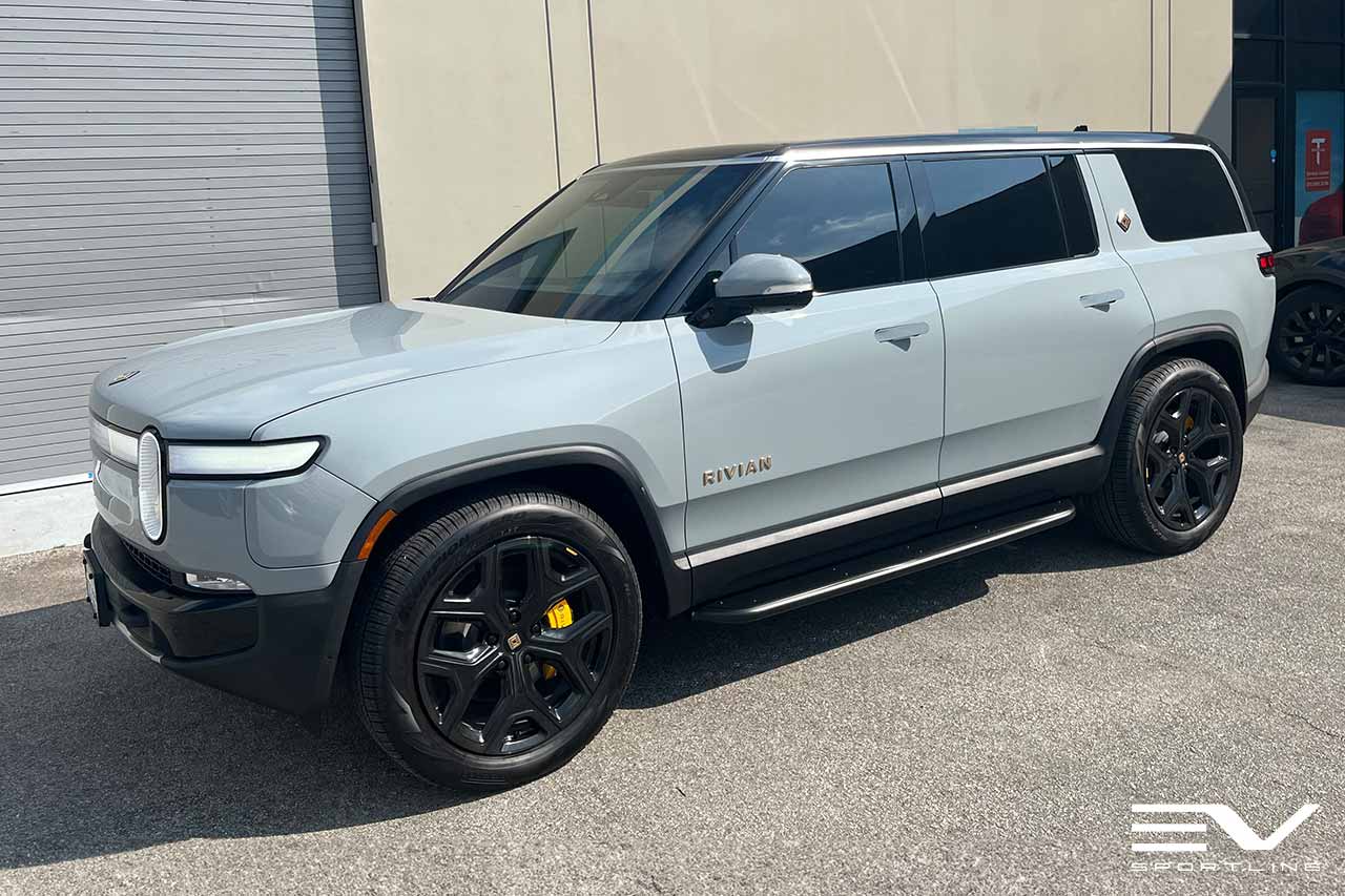 Limestone Rivian R1S with Triple Square Running Boards