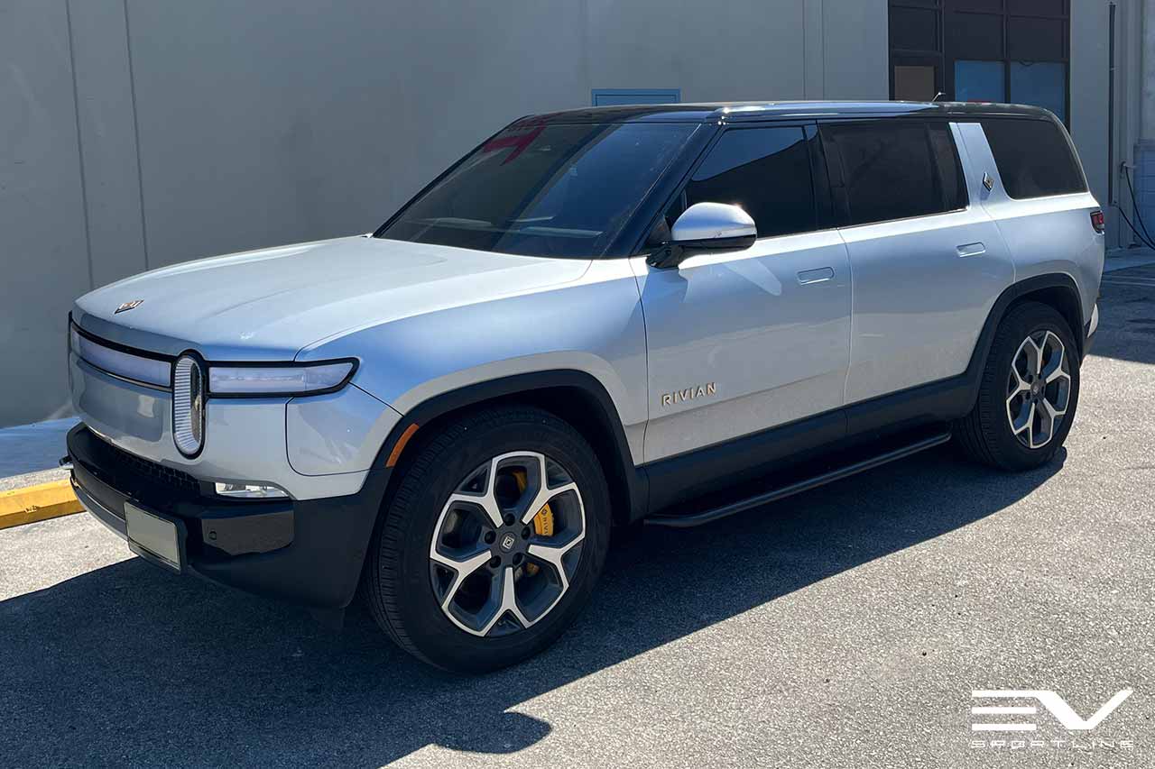 LA Silver Rivian R1S with Triple Square Running Boards