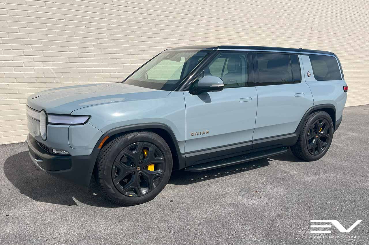 Limestone Rivian R1S with Triple Slot Running Boards