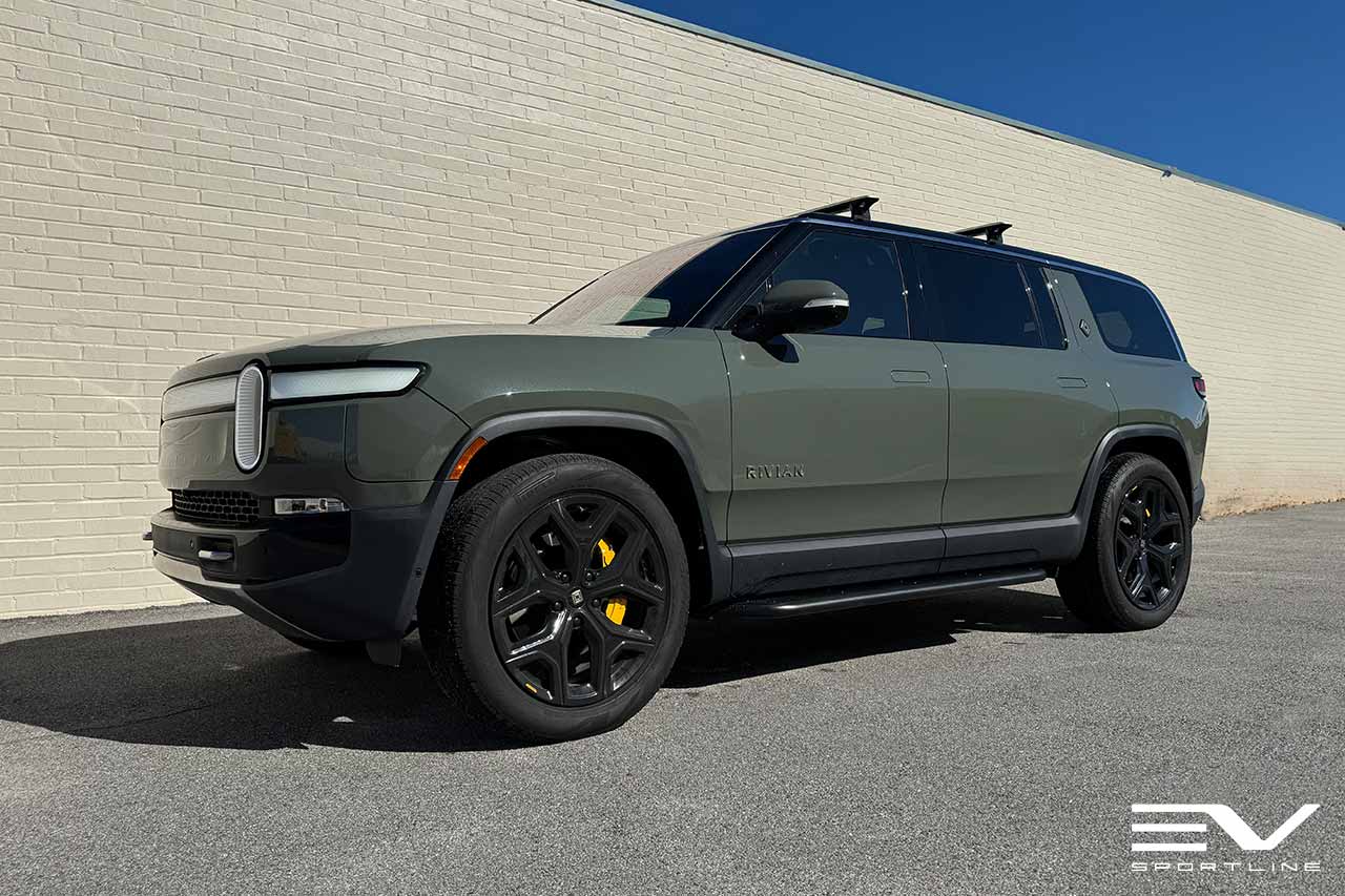 Launch Green Rivian R1S with Triple Square Running Boards
