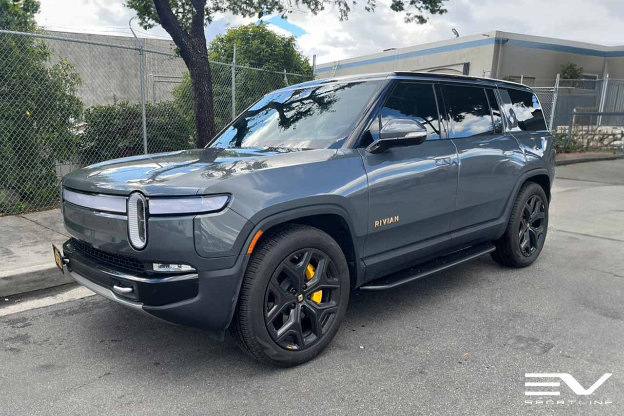 El Cap Granite Rivian R1S with Triple Square Running Boards