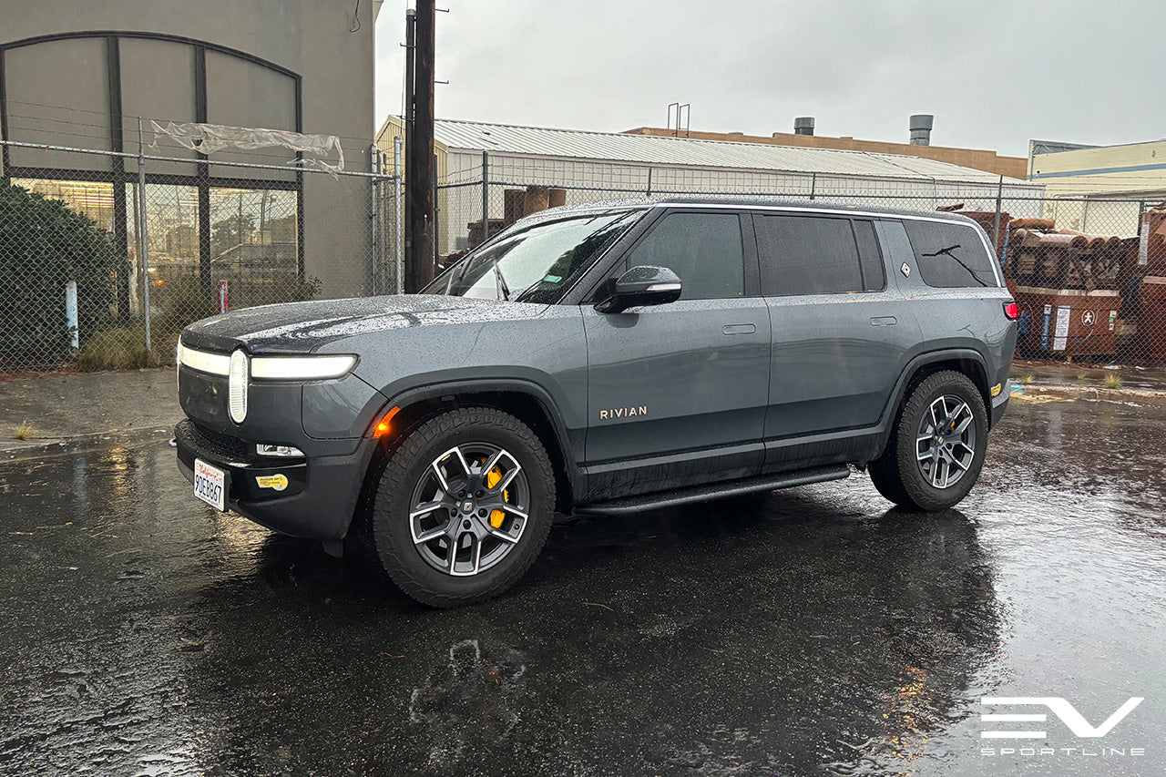 El Cap Granite Rivian R1S with Triple Square Running Board