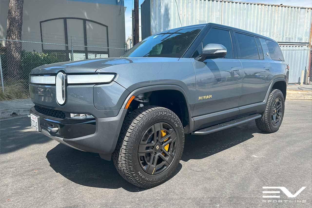 El Cap Granite Rivian R1S with Triple Square Thread Running Boards