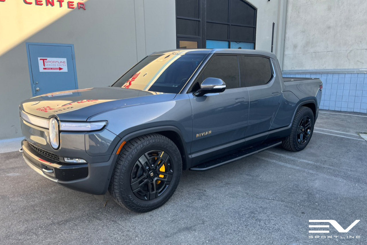 El Cap Granite Rivian R1T with Triple Square Running Board