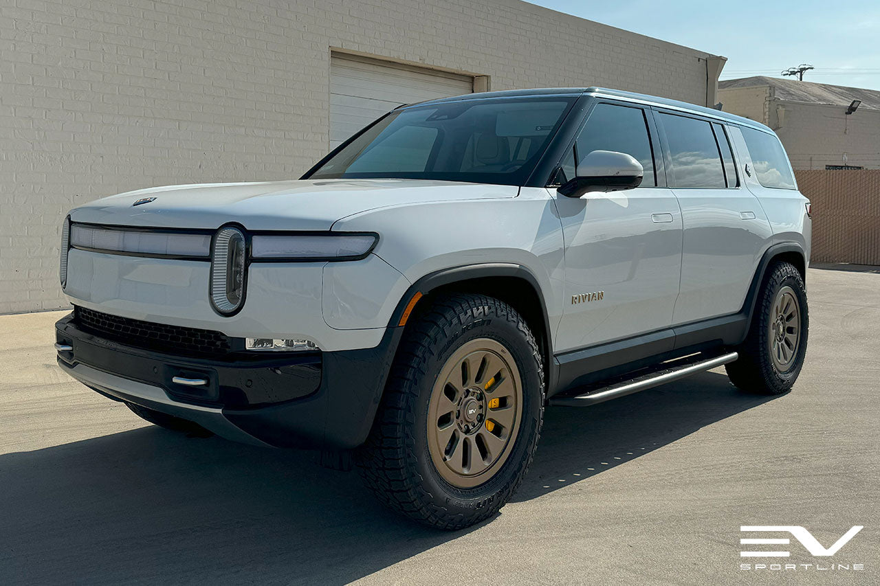 Glacier White Rivian R1S with Triple Slot Running Boards and 20" R1000