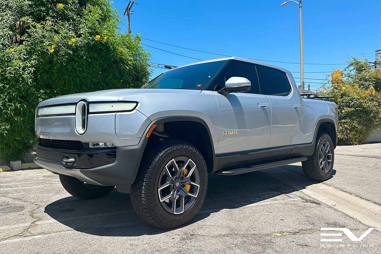 LA Silver Rivian R1T with Triple Square Thread Running Boards