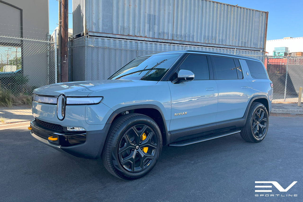 Limestone Rivian R1S with Triple Square Running Boards