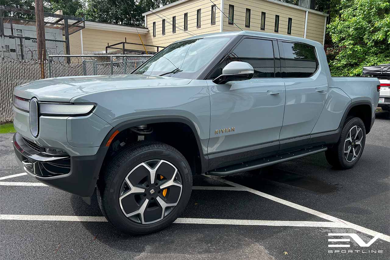 Limestone Rivian R1T with Triple Square Thread Running Boards